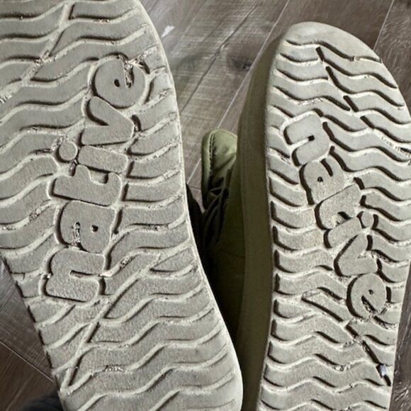 Native winter boots size J1 (1 youth) - Picture 2 of 3
